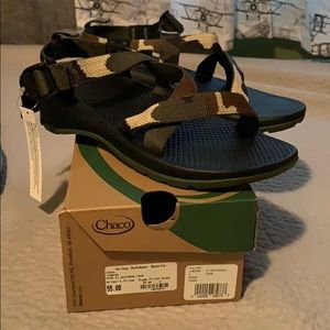 Nwt kids camo Chaco